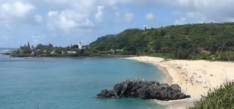 Waimea Bay Beach Park snorkeling spot in Oahu